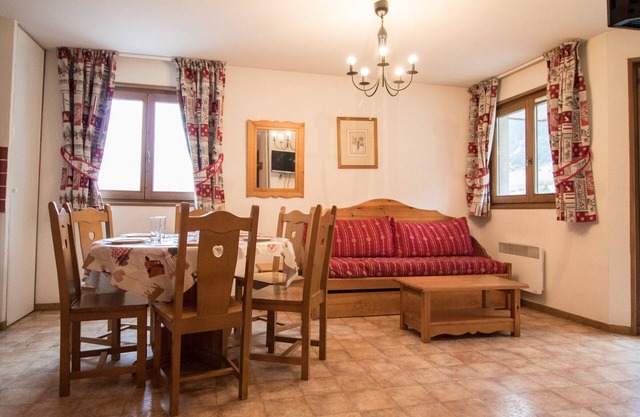 Spacious Apartment for 6 at the Foot of the Slopes in Val-Cenis