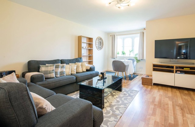 Spacious Apartment by Canary Wharf | Pass the Keys