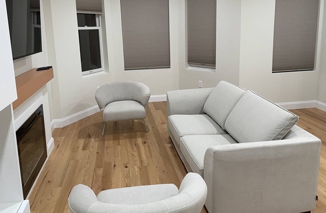Spacious apartment in a historic neighborhood, close to National Zoo and metro.