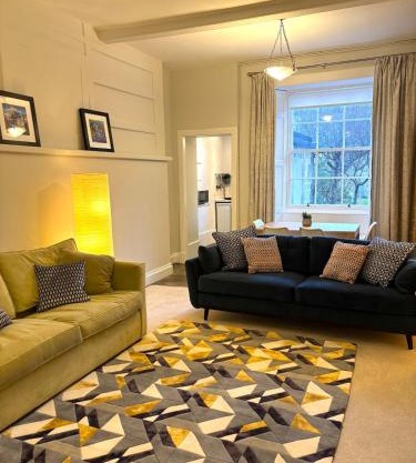 Spacious Apartment in Central Edinburgh