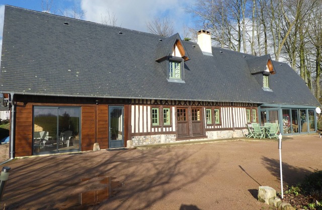 Spacious apartment in Normandy farmhouse.