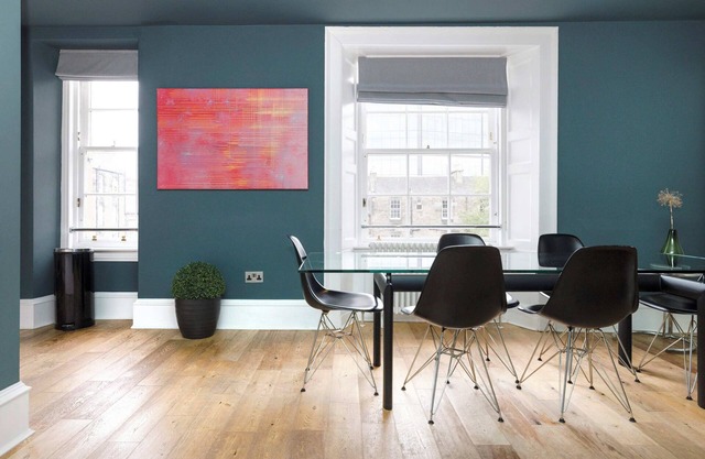 Spacious Apartment next to West End