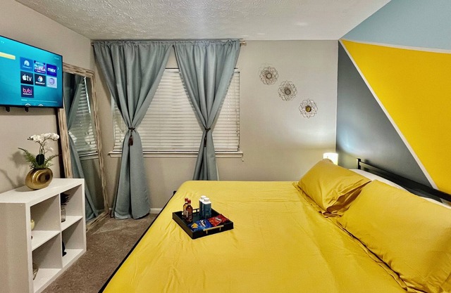Spacious Apt Home w/ FREE PKNG & Private Patio