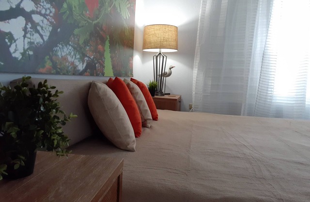 Spacious Apt Step to the River (1F)