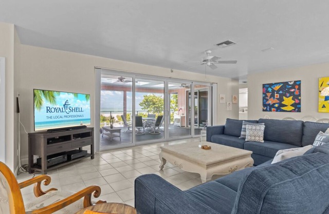 Spacious Beachfront 4 Bedroom Sanibel Home on West Gulf Drive - Whaleview