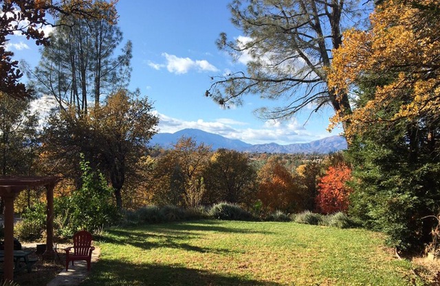 Spacious, Beautiful panoramic sunset & Mts-views, separate GUESTHOUSE (extra)