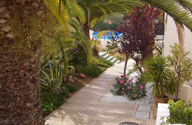 Spacious Bellaluz 1-bed apartment with 2 sun terraces - 1 min walk to pool!