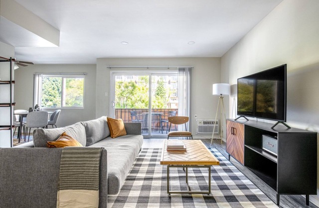 Spacious Beverly Hills 1BR near Beverly Center, by Blueground