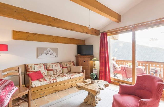 Spacious & Bright Apartment · Ski-in/Ski-out · Covered Parking