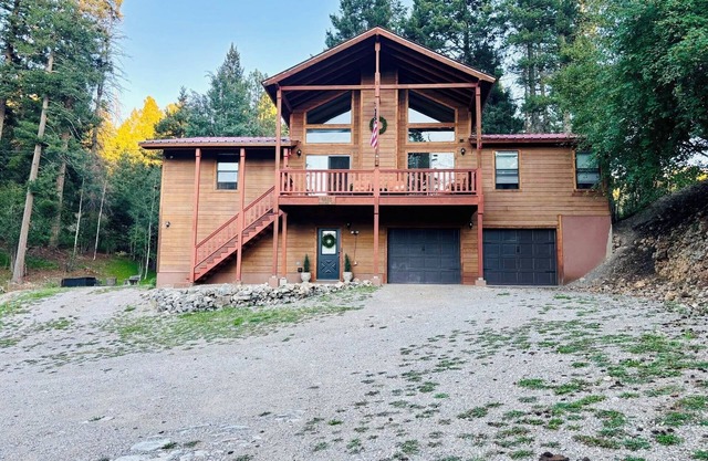 Spacious Cabin–Forest Vibes, Golf Nearby, ATV Trailer Parking, Dogs OK