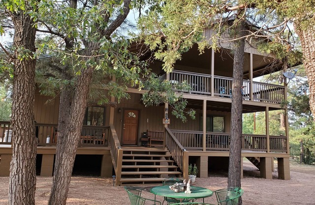 Spacious Cabin on 1 Acre fenced lot in Happy Jack/Northern AZ