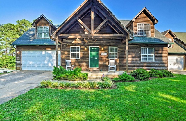 Spacious Cabin on Kentucky Lake w/ Large Deck!