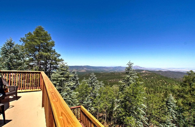 Spacious Cabin w/Deck, Mountain Views, Fire Pit!