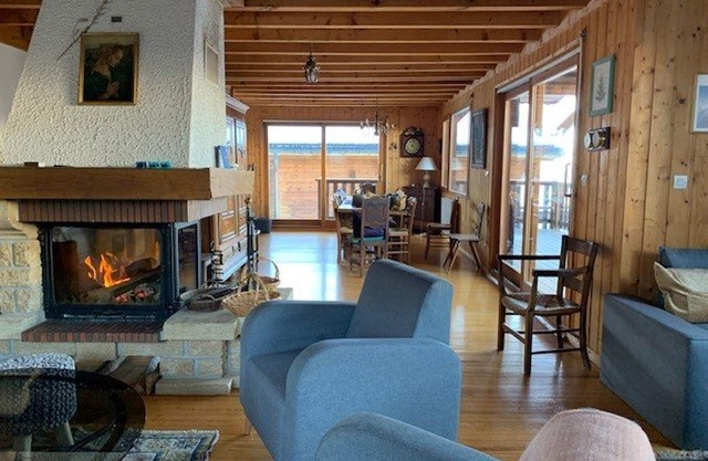 Spacious chalet, 14 people, near slopes, fireplace, terrace, WIFI, parking, Crest-Voland