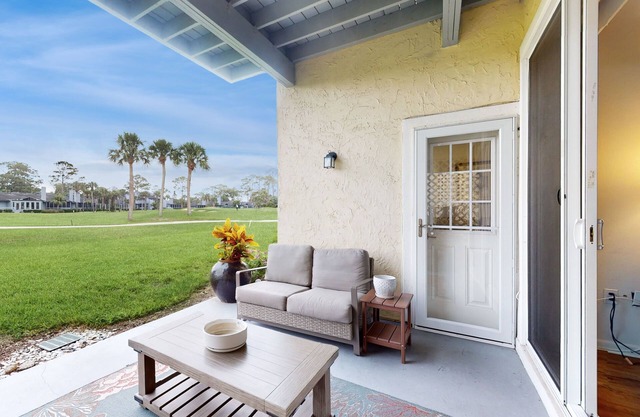 Spacious Condo with Beach Access,W/D, AC and Private Patio
