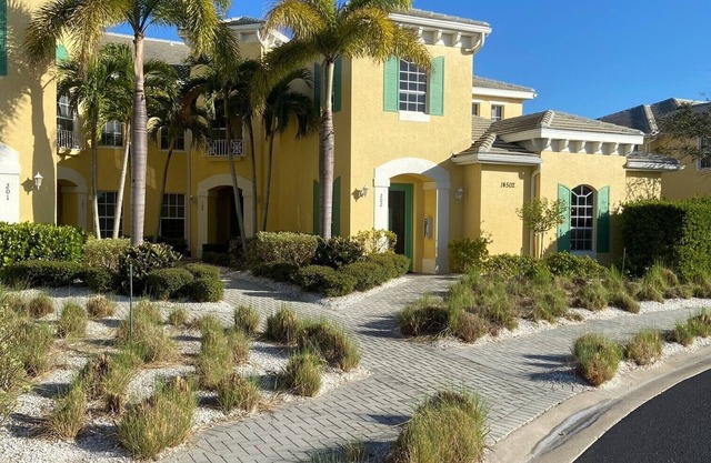 Spacious condo in great location with resort amenities in beautiful Fort Myers