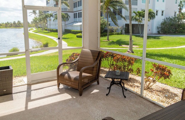 Spacious condo located 5 miles from Ft Myers beach and the Sanibel bridge.