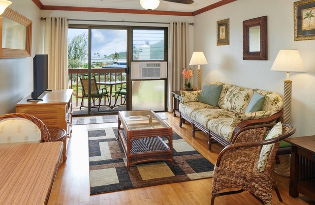 Spacious Condo Suite w/ Full Kitchen, Grill, & In-Room Washer & Dryer