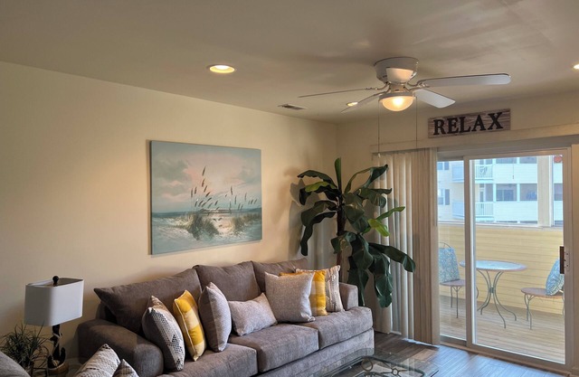 Spacious Condo with Pool Near Beach- New Floors and Furniture!