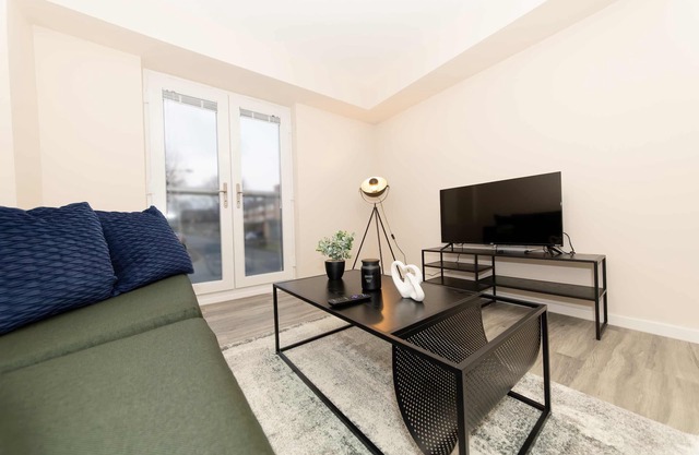 Spacious & Contemporary 2 Bed Manchester Apartment