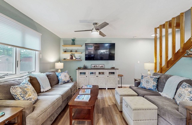 Spacious cottage with deck, kayaks, private beach - in ADK Park