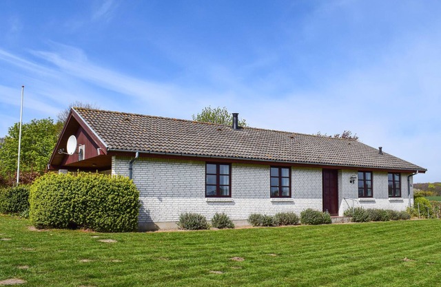 Spacious cottage with sea view.