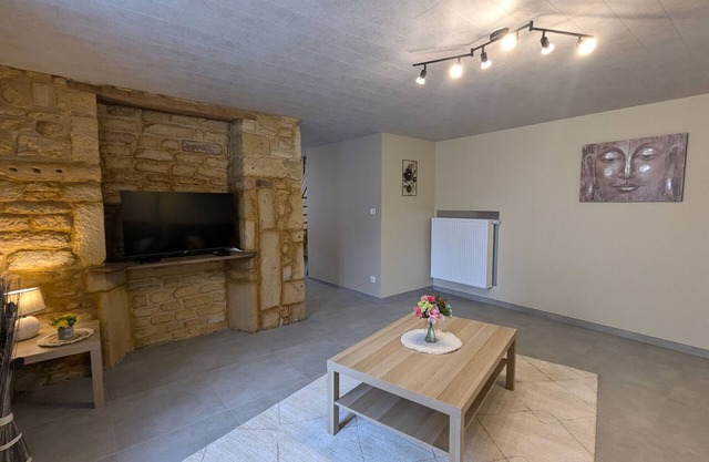Spacious Country Retreat with Terrace, Garden, and Modern Amenities