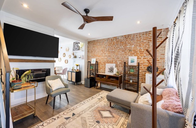 Spacious DC Retreat w/Free Parking & 70” Smart TV