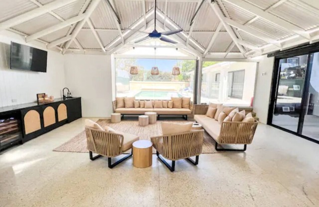 Spacious Duncraig Dream Home, pool, outdoor entertaining!