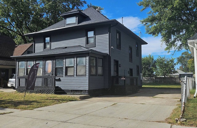 Spacious Duplex by Fairgrounds & Downtown/Fire Pit
