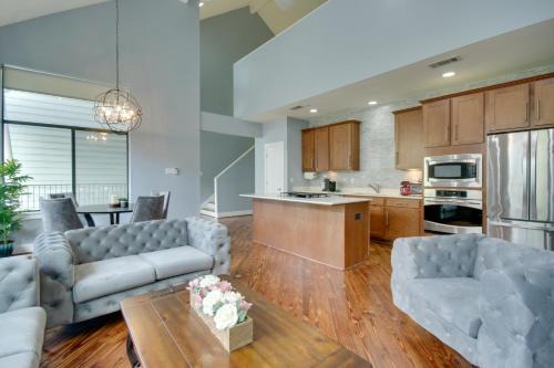 Spacious EaDo Getaway Less Than 1 Mi to Toyota Center!