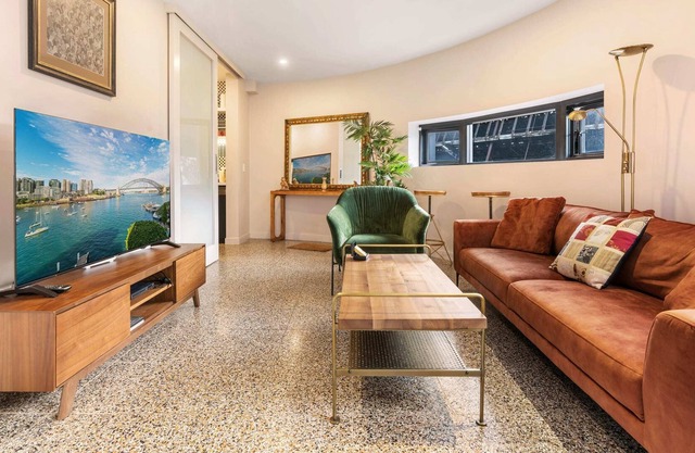 Spacious Elegant Light filled Apartment