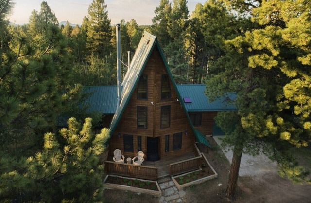 Spacious Family Cabin at Cedar Mountain w/HOT TUB