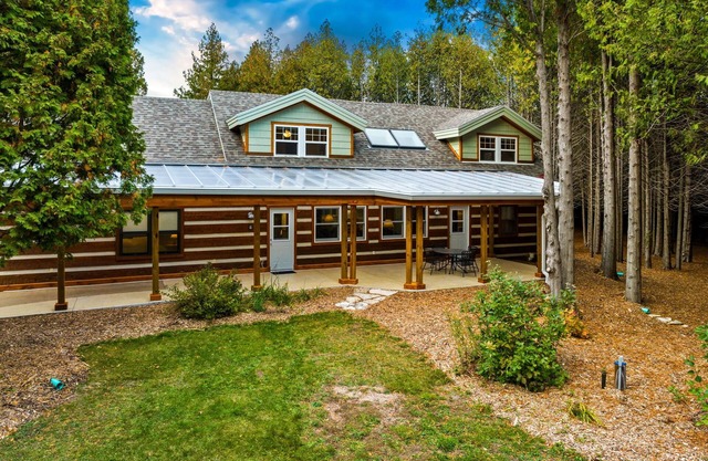 Spacious Family-Friendly Cottage on 7.5 acre peaceful wooded area