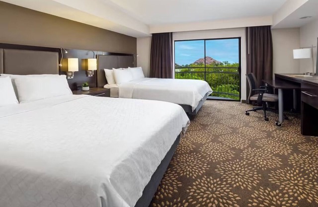 Spacious Family Getaway with Swimming Pool, Pet-Friendly & Close to Attractions
