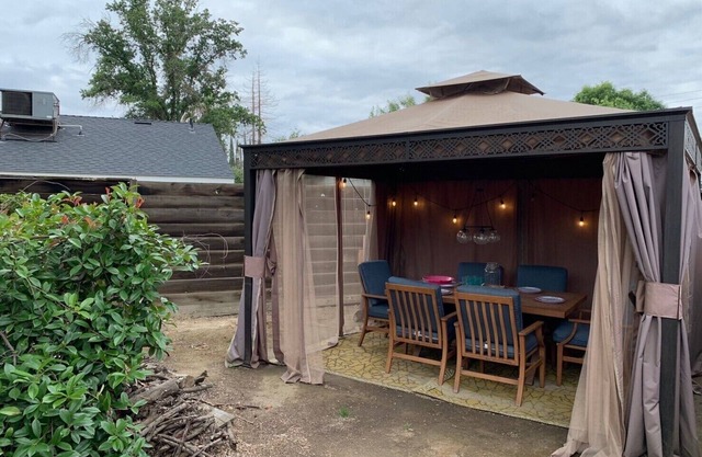 Spacious Family Home near Sequoia w/Arcade Games