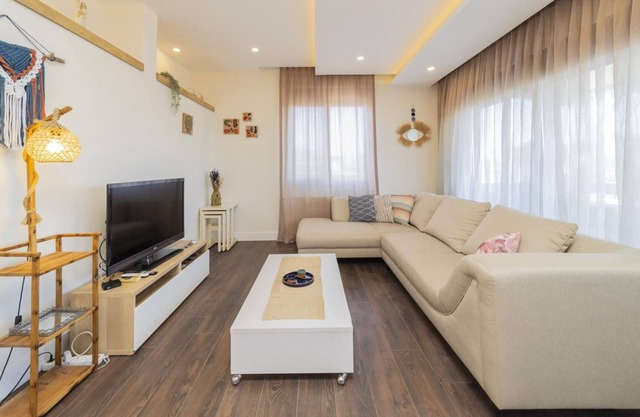 Spacious Flat w Balcony 3 min to Beach in Antalya