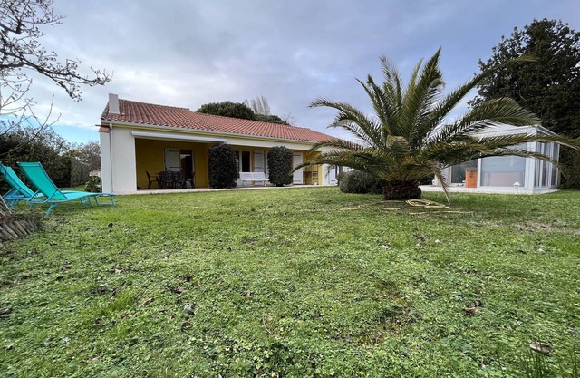 Spacious Family House w/Spa, Near Beach, Sleeps 10 - Le Grand-Village-Plage
