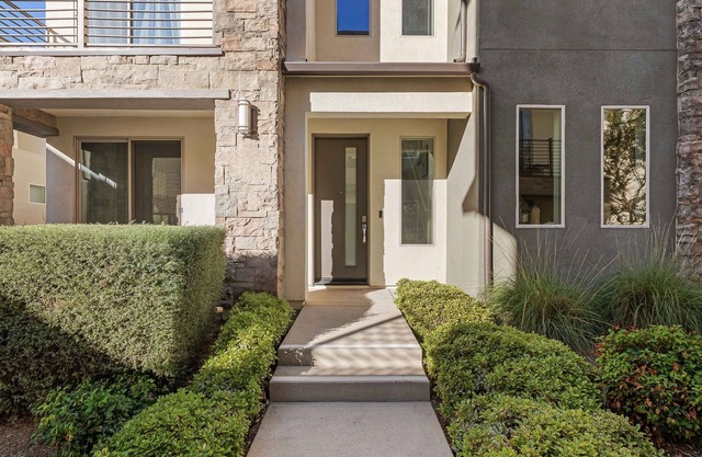 Spacious Furnished 3 Bedroom Home & Office - By Porto's and Extremely Walkable