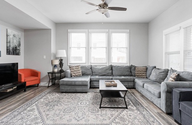 Spacious Getaway for your Gen Con Group!