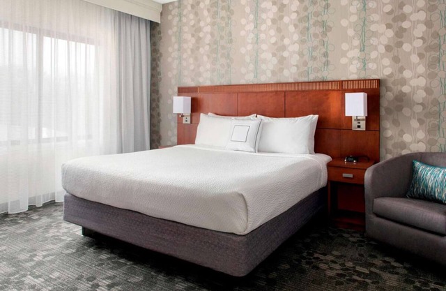 Spacious Good-Value Accommodation! Short Drive to Morristown Green, Pet-Friendly