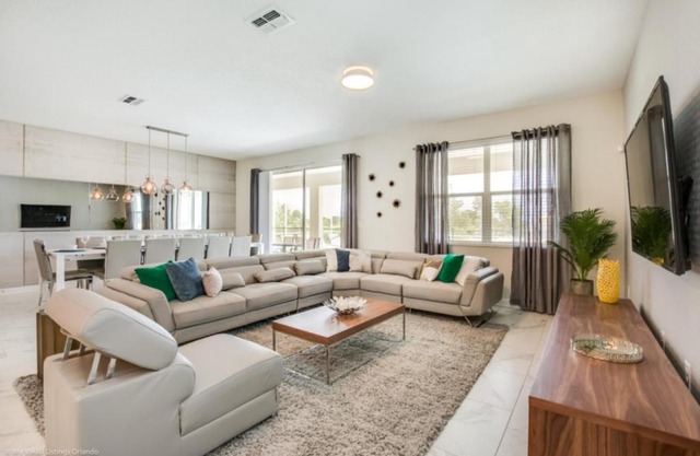 Spacious Haven for Large Families in Champion Gates Resort