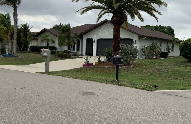 Spacious Heated Pool Home In A Quiet Area, 3 Bedrooms, 2 Baths