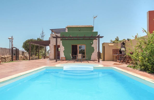 Spacious Holiday Home “Casa Luis” with Wi-Fi, Pool, Garden