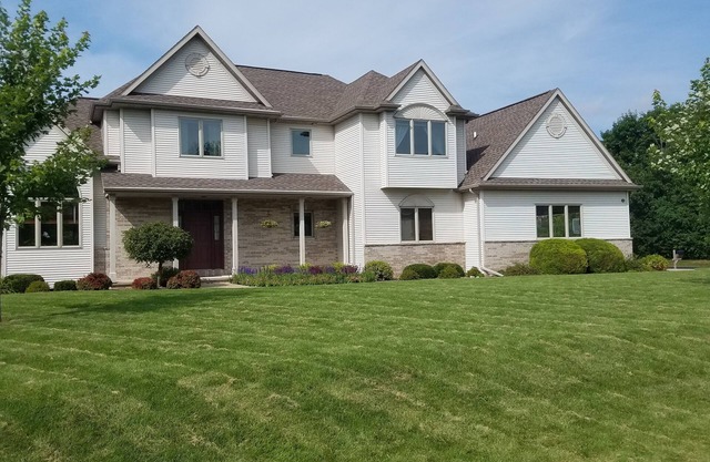 Spacious home 5 mile from the EAA grounds.