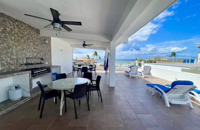 Spacious Home, Beachfront Community, Off Shore Snorkeling, Pool, Pier
