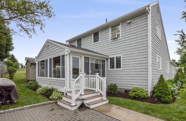 Spacious Home in Bonnet Shores with an Attached In-Law - Private Neighborhood Beach