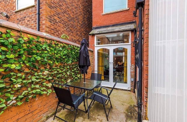 Spacious Home in Manchester | 53 Degrees Property | Ideal for Business!