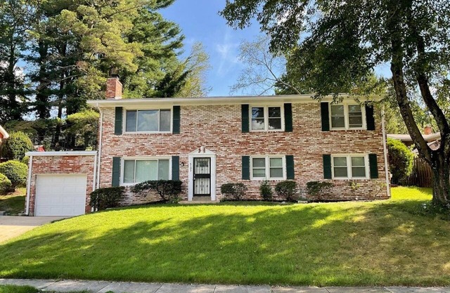 Spacious Home in Tranquil Neighborhood, Metro, Easy Access to DC and Baltimore