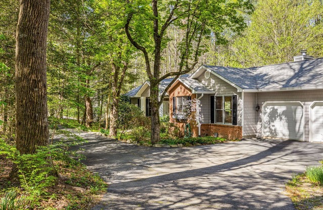 Spacious Home in the Heart of Flat Rock w/Hot Tub, Ping Pong & Pool Table
